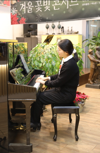 겨울꽃빛피아노연주.png